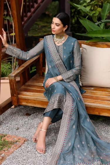 Women Embroidered Lawn Eid Dress with Chiffon Dopatta by Breeze